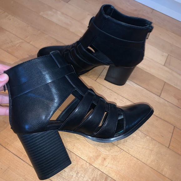 [7]👢NWOT - F21 buckled cutout booties - Picture 6 of 13